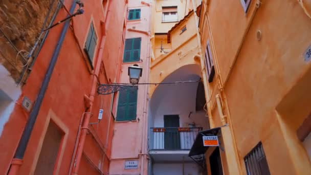 Smalle Middeleeuwse Straat Sanremo Italië Gebouwen Klassieke Stijl — Stockvideo