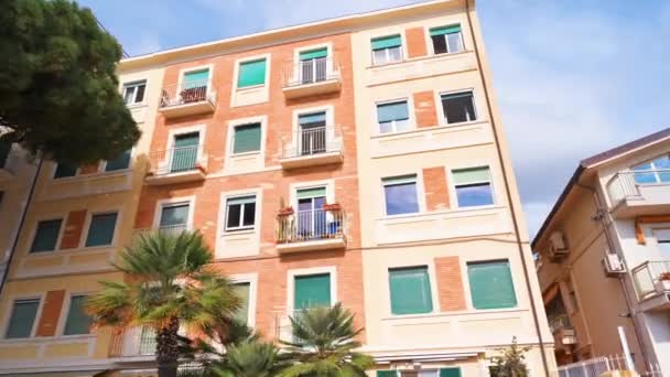 Sanremo Talya Geleneksel Tarzda Yapılmış Bir Bina Yeşiller — Stok video