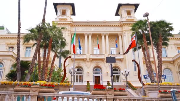 Sanremo Italia Mayo 2022 Entrada Casino Municipal Con Escaleras Banderas — Vídeos de Stock