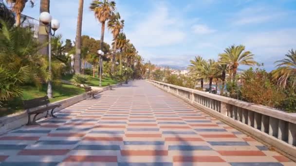 Costa Del Mar Mediterráneo Sanremo Italia Calle Embankment Con Mucha — Vídeos de Stock