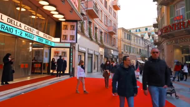 Sanremo Italien Mai 2022 Straßenbild Der Stadt Fußgängerzone Mit Spaziergängern — Stockvideo