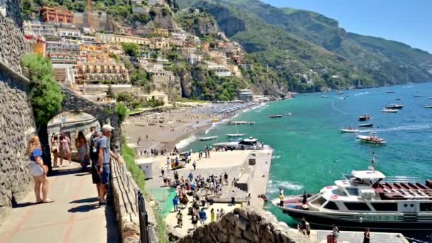 Positano Italien Maj 2022 Utsikt Över Staden Ligger Tyrrenska Havskusten — Stockvideo