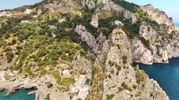 Aerial Drone View Tyrrhenian Sea Coast Capri Italy Rocky Cliffs — Stock Video