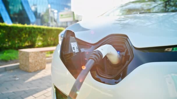 Chisinau Moldova May 2022 Charging Electric Renault Zoe Greenery Modern — 图库视频影像