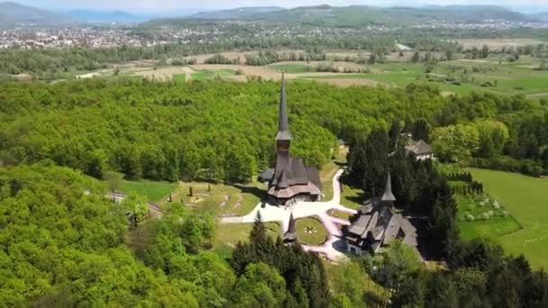 Flygdrönare Över Peri Sapanta Klostret Rumänien Huvudkyrka Och Andra Byggnader — Stockvideo