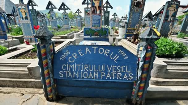 Sapanta Romania Mayıs 2022 Merry Mezarlığı Nda Çoklu Mezar Taşlarının — Stok video