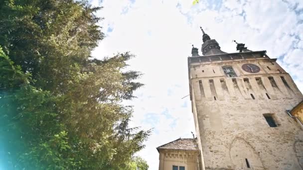 Blick Auf Das Historische Zentrum Von Sighisoara Rumänien Uhrenturm Mit — Stockvideo