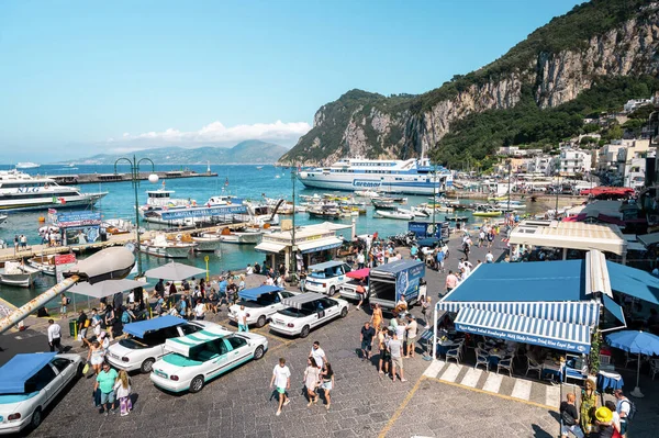 Capri Olaszország Május 2022 Kilátás Város Tengeri Kikötőjére Kikötött Csónak — Stock Fotó