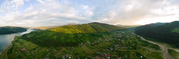 Letecký Bezpilotní Panoramatický Pohled Přírodu Karpat Rumunsku Při Západu Slunce — Stock fotografie