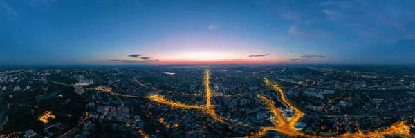 Panoramiczny Widok Kiszyniów Zachodzie Słońca Drogi Wieloma Budynkami Poruszające Się — Zdjęcie stockowe