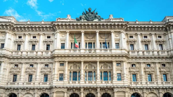 意大利罗马最高上诉法院 附有雕塑的立面 — 图库照片