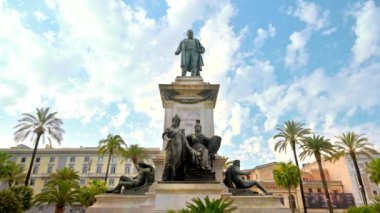 ROME, ITALY - Haziran 2022: Roma, İtalya 'daki Temyiz Mahkemesi önünde Camillo Benso Anıtı