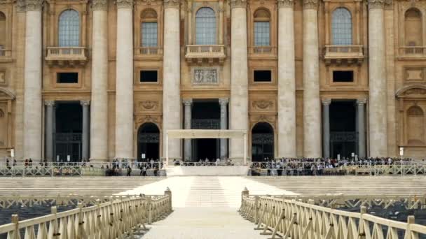 Aziz Peter Meydanı Manzarası Aziz Peter Bazilikası Vatikan Önünde Yürüyen — Stok video