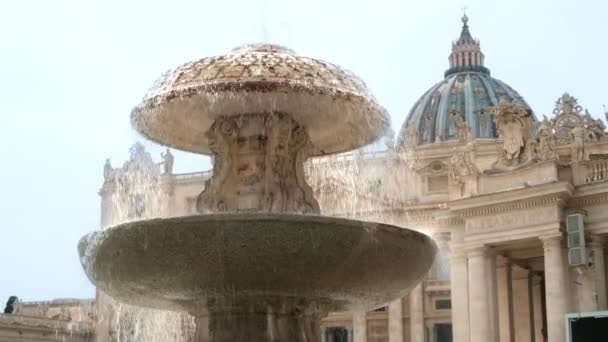 View Fountain Saint Peter Square Saint Peter Basilica Background Vatican — Stock video