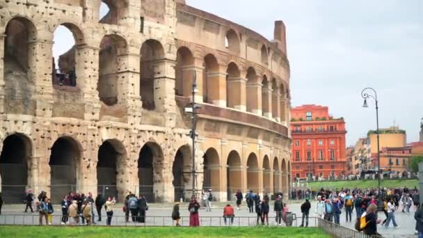 Rom Italien Juni 2022 Kolosseum Antiken Stadtzentrum Menschen Davor Viel — Stockvideo