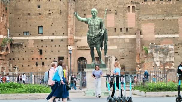 Rome Italy June 2022 Statue Augustus Caesar People Slow Motion — Wideo stockowe