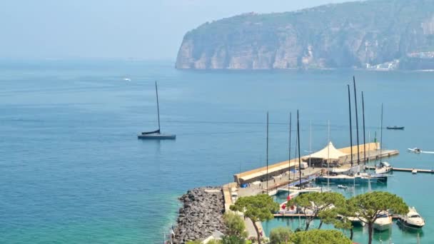 View Tyrrhenian Sea Coast Sorrento Italy Piers Moored Floating Boats — 图库视频影像