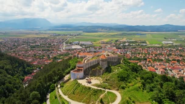 Vista Aérea Drone Fortaleza Rasnov Romênia Fortaleza Medieval Cidade Cárpatos — Vídeo de Stock