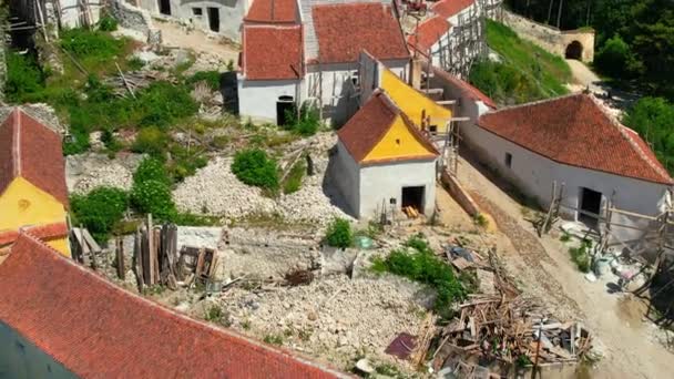 Drohnenaufnahme Der Festung Rasnov Rumänien Mittelalterliche Festung Und Bauarbeiten Darin — Stockvideo