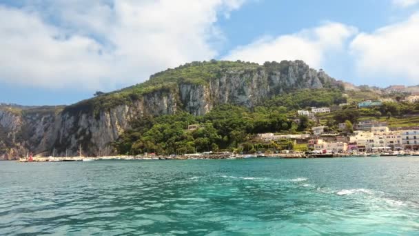View Tyrrhenian Sea Coast Capri Italy Classic Buildings Piers Moored — Stockvideo