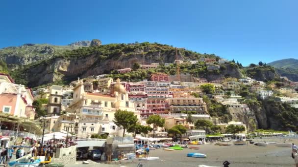 Positano Talya Haziran 2022 Tyrhenian Deniz Kıyısı Manzarası Nsanlarla Dolu — Stok video