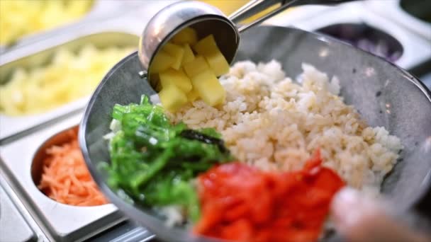 Cook Making Poke Adding Vegetables Seaweed Slow Motion — Stok video