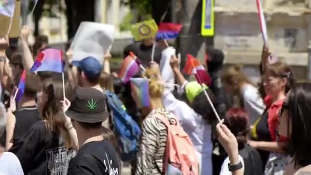 Chisinau Moldova Junio 2022 Mucha Gente Desfile Del Orgullo Gay — Vídeo de stock