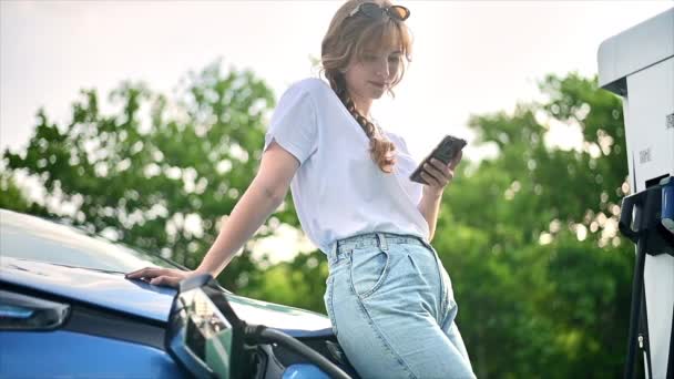 Chisinau Moldova July 2022 Young Blonde Woman Using Smartphone Car — Stockvideo