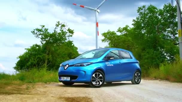 Bacau Romania July 2022 Parked Electric Renault Zoe Road Windmill — Stockvideo