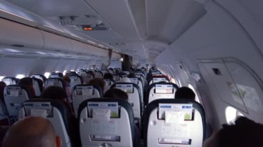 FRANKFURT, GERMANY - AĞUSTOS, 2022: Airmoldova şirketinin Frankfurt 'a uçuş yolcuları, iç hatlar