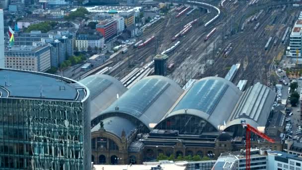 Blick Auf Frankfurt Von Einem Wolkenkratzer Aus Bahnhof Mehrere Wohn — Stockvideo