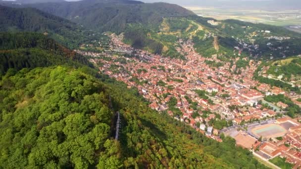 Brasov Sign Tourists Top Hill City Green Trees Romania Old — Stock Video