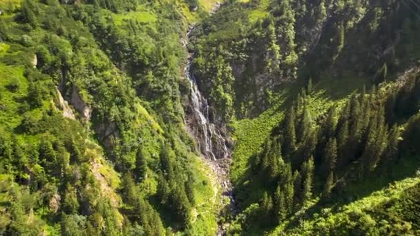 Luchtdrone Uitzicht Natuur Roemenië Transfagarasan Route Karpaten Bergen Met Waterval — Stockvideo