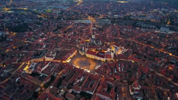 Pandangan Pesawat Tak Berawak Dari Pusat Sejarah Sibiu Saat Matahari — Stok Video