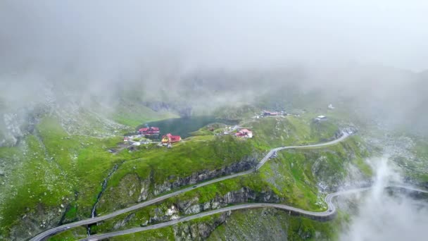 Luchtdrone Uitzicht Natuur Roemenië Transfagarasan Route Karpaten Balea Lake Resort — Stockvideo