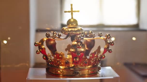 Exhibit Museum Bran Castle Romania Close View Golden Crown — Stok video