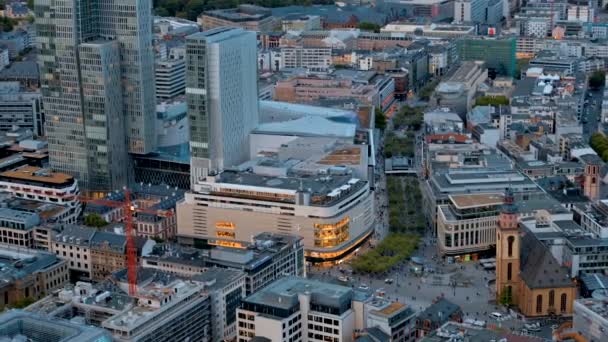 ドイツの超高層ビルからのフランクフルトのパノラマビュー 複数の住宅やオフィスビル 高層ビル — ストック動画