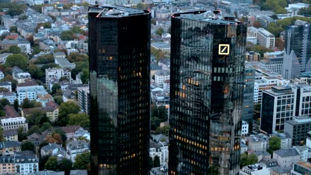 法兰克福 2022年9月11日 从摩天大楼俯瞰法兰克福全景 多座住宅和办公大楼 摩天大楼 德意志银行 — 图库视频影像