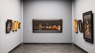 FRANKFURT, GERMANY - EYLÜL 2022: Stadel Sanat Müzesi. İçi resimlerle dolu.