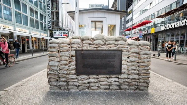 Berlin Germany September 2022 View Checkpoint Charlie Monument Street People — Stock Photo, Image