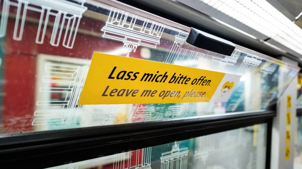 Інтер Підземного Поїзда Берліні Німеччина Напис Вікні Щоб Залишити Його — стокове фото