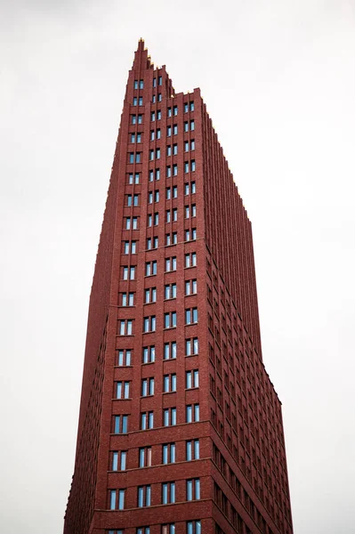 Vertical View Modern Skyscraper Red Brick Facade Berlin Germany — Stock Photo, Image