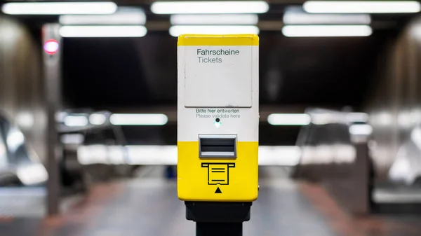 Vue Rapprochée Distributeur Billets Dans Métro Berlin Allemagne Station Arrière — Photo