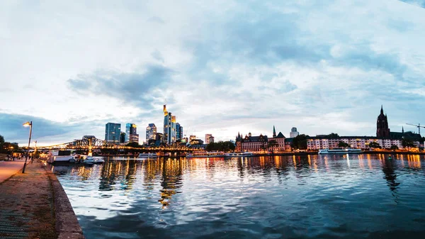 Stadtbild Der Frankfurter Innenstadt Bei Sonnenuntergang Deutschland Main Mit Festgemachten — Stockfoto