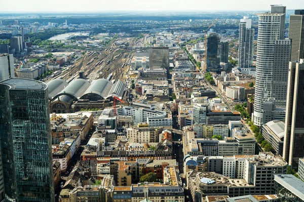 Blick Auf Frankfurt Von Einem Wolkenkratzer Aus Bahnhof Mehrere Wohn — Stockfoto