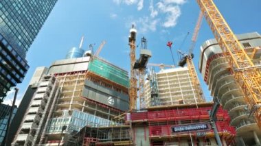 FRANKFURT, GERMANY - 11 Eylül 2022: Frankfurt, Almanya 'da birçok modern bina ve gökdelenin yapım çalışmaları