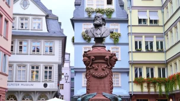 Frankfurt Németország Szeptember 2022 Stoltze Szökőkút Mellszobor Óvárosban Található Félig — Stock videók