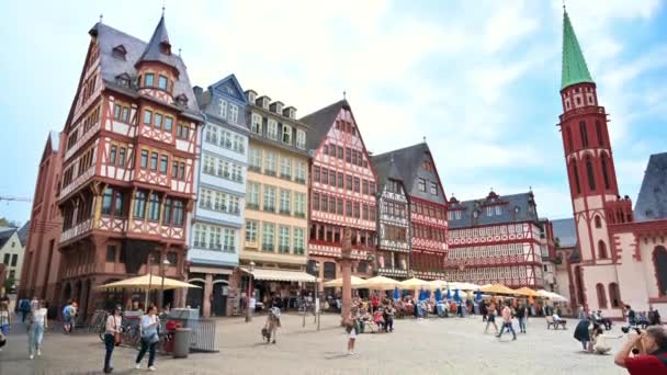Frankfurt Alemania Septiembre 2022 Vista Del Roemerberg Plaza Con Iglesia — Vídeo de stock