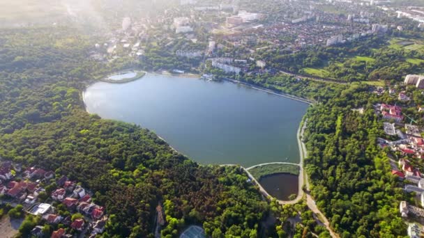 Drohnenaufnahme Von Chisinau Moldawien Valea Morilor Park Mit Üppigem Grün — Stockvideo