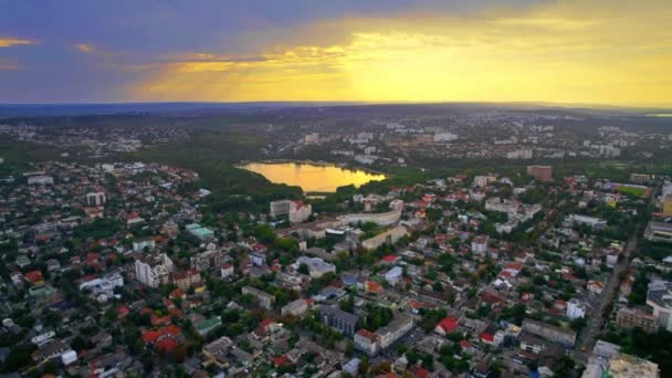 Vista Aérea Del Dron Chisinau Atardecer Moldavia Valea Morilor Park — Vídeo de stock